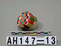 藏品(圓盒（紙盒貼麥桿製）)的圖片